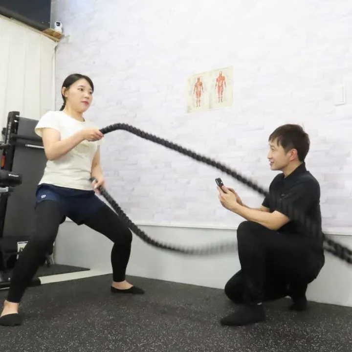 札幌のパーソナルジム・キースタイルフィットネスで行うバトルロープを使った脂肪燃焼HIITトレーニング